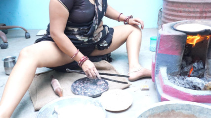 bhabhi ne kana banate uhe gand dikai dewar ko