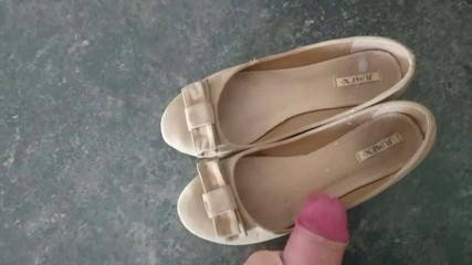 Put a load of cum in her flats