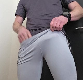 Preparing with sports leggings