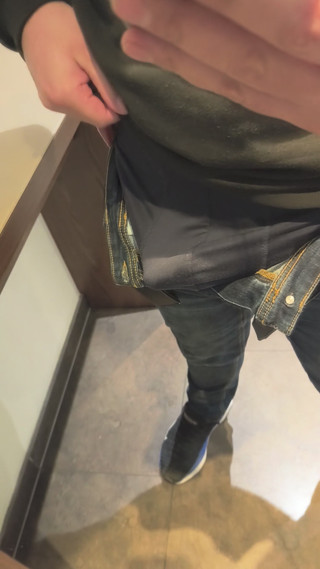 I masturbate early in the morning at work and I'm mildly but surely aroused.