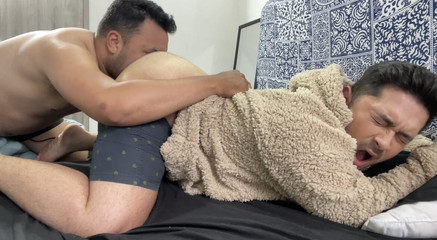 I'm very cold, my stepbrother fucks me unexpectedly to give me a little warmth