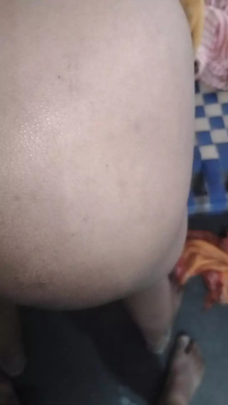 Bhabhi ki doggy style ma chudai ki to choot sa aawaj a rahi thi