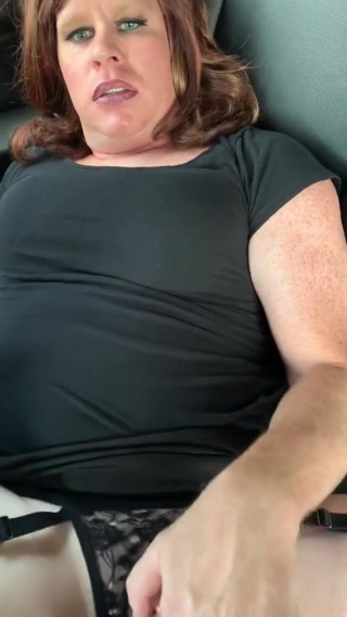 Carli4bbc breeding in an SUV