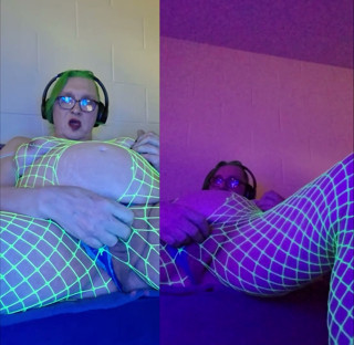 Double Mint Cum - a Green Goddess hologram