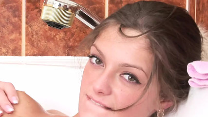 Incredible Julia Masturbates in the Bath Tub