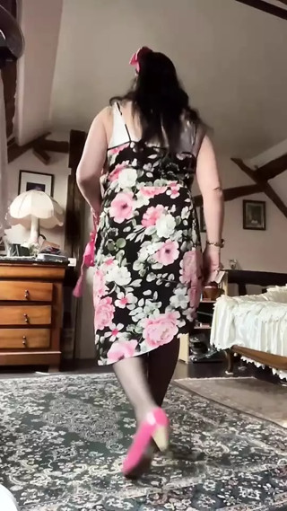 Outfit with a little floral dress for a night out
