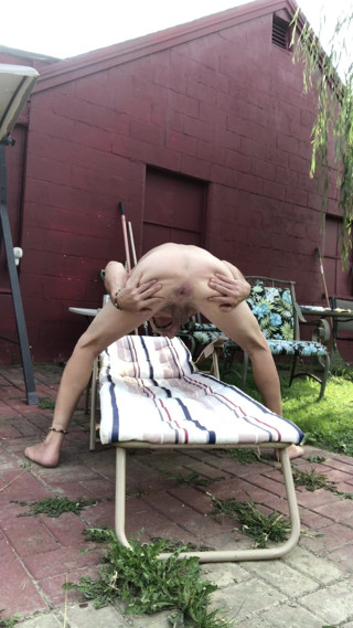 PERFORMING KINKY NAKED POSES