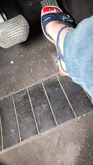 Vroom vroooom baby hummm vroom pedal