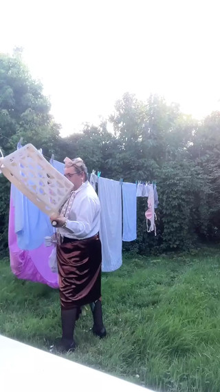 In outfit with a brown skirt to go my laundry outside