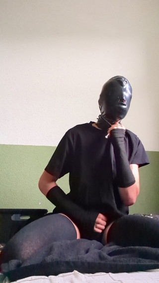 playing wiht myself in latex hood
