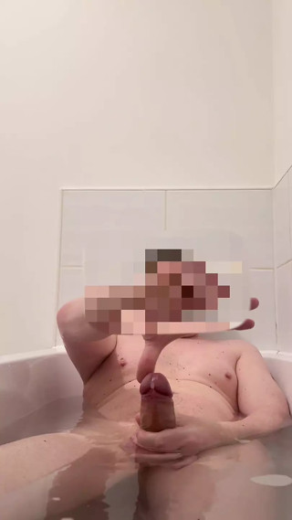 Scottish uncut cock cumming in bath