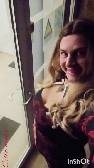 Belle petite salope trans shemale pute a bite travesti francaise celia cross