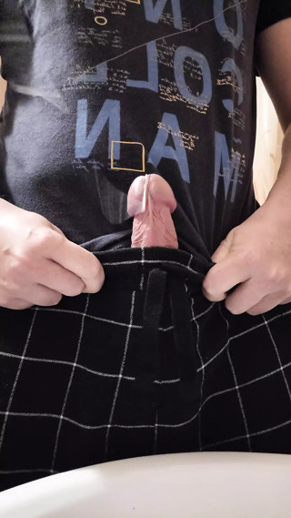 I rub my dick on my pants annd huge cum