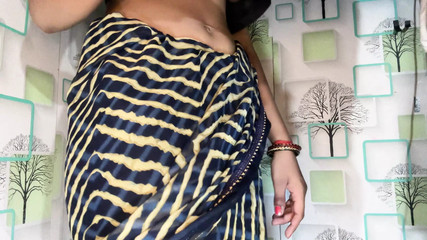 Sister-in-law cleaned the armpits and smoothed the armpits.