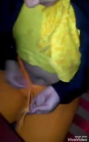 Bangladeshi hijabi bhabi blowjob her dolavai