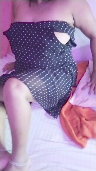 Hot sexy lady show here body with cloth. thumbnail