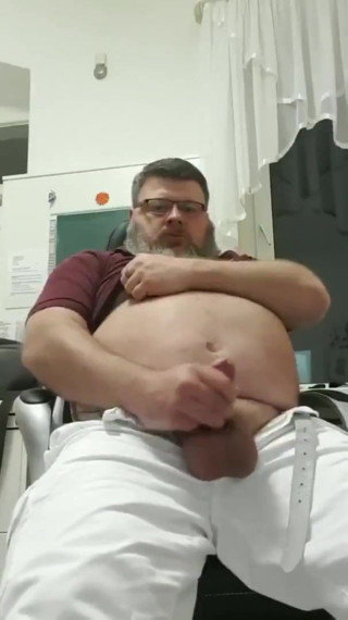 Chub daddy with beard cum
