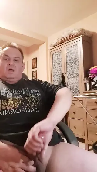 /beam/67a8638fcc498f247e966a9b