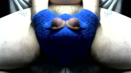 blue gloves