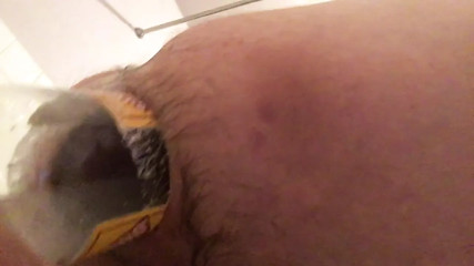 Grosse bouteille anal