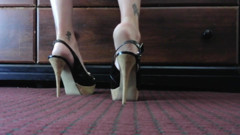 Cork heels standing shoe play