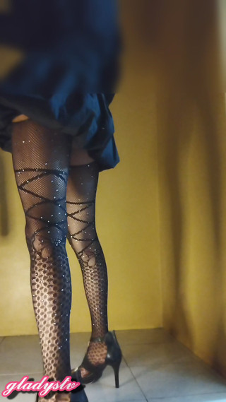 Shemale masturbating with pantyhose and high heels