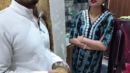 Bade Doodh Wali Paros Ki Bhabhi Ko Chini Mangne Ke Excuse Chod Diya (Hindi Audio)