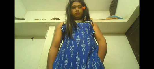 Indian shemale exposing boobs and shakeing huge ass thumbnail