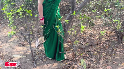 Garden Mein ek Stranger Ne Muje Aaakr Pick Kiya and chudai kari Ghar lejaakar