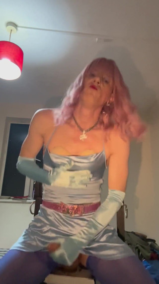 Jess Silk Rides Her Dildo