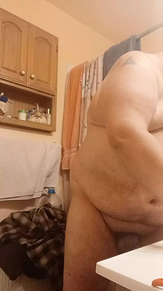 Mofo2121 shaves in the nude