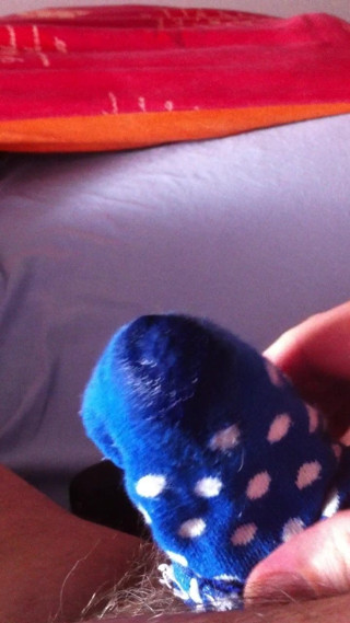 sockslave jerks off in stinky girl-sock
