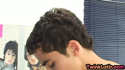 Real Spanish twink gets fucked at home after cumswapping