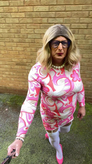 Amateur Crossdresser Kellycd2022 in Pink Dress Masturbating thumbnail