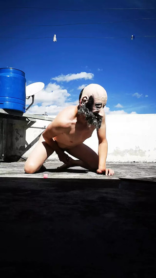 I masturbate on the roof of my office while watching porn