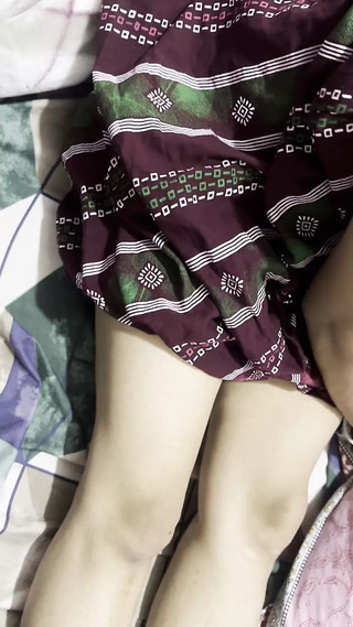 Bangali bhabhi ko nighty me hi pel diya