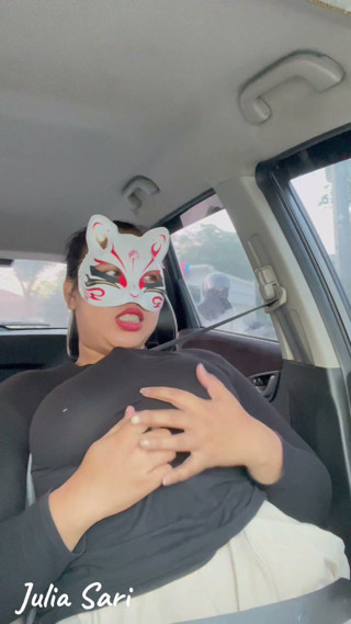 Horny in Grab car