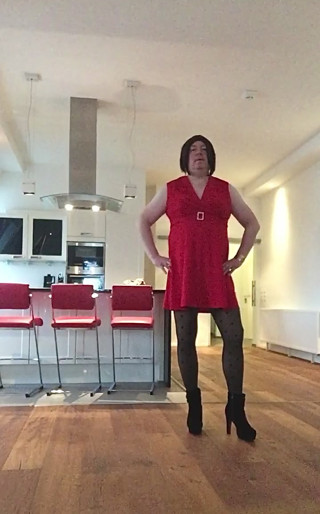 Nicki-Crossdress sexy red Dress, Pantyhose with Hearts and High-Heels