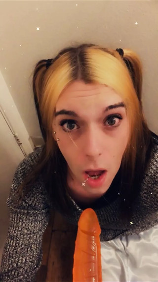 Pretty girl gives blowjob