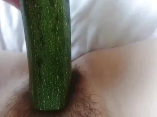 Egyptian girl putting cucumber in hot pussy