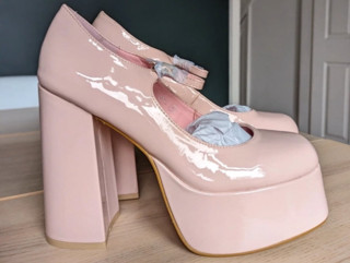 Cumming in pink platforms