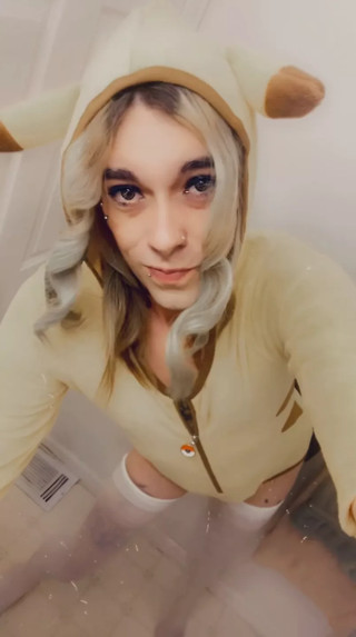 Sexy PikaGirl loves to Play