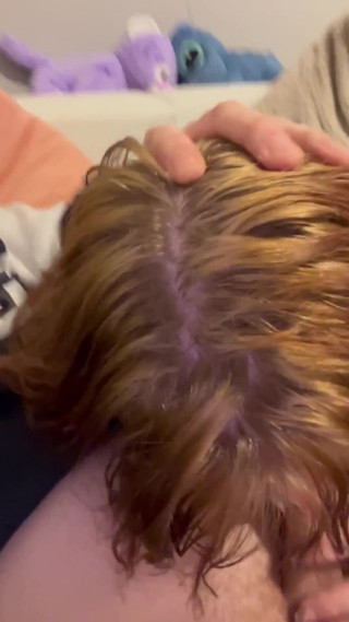 18-year-old Beauty Gives Head