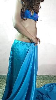 Teach to how wearing my stepmom saree for going to Fuking 