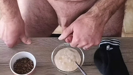 Cicci77 masturbates Pedro and makes him cum to make the yogurt breakfast with sperm and cornflakes
