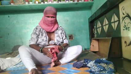 Meri friend ki mammi ko karte oil massage dekh ke mammi ka chudai kiya
