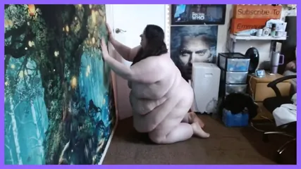 SSBBW Crawling on the Floor