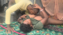 Pados ki bhabhi ko bed per chudai ki