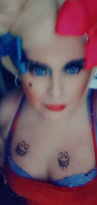 Simmy Violet feeling it again