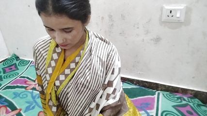 Aunty ka saree utar kar pela diya